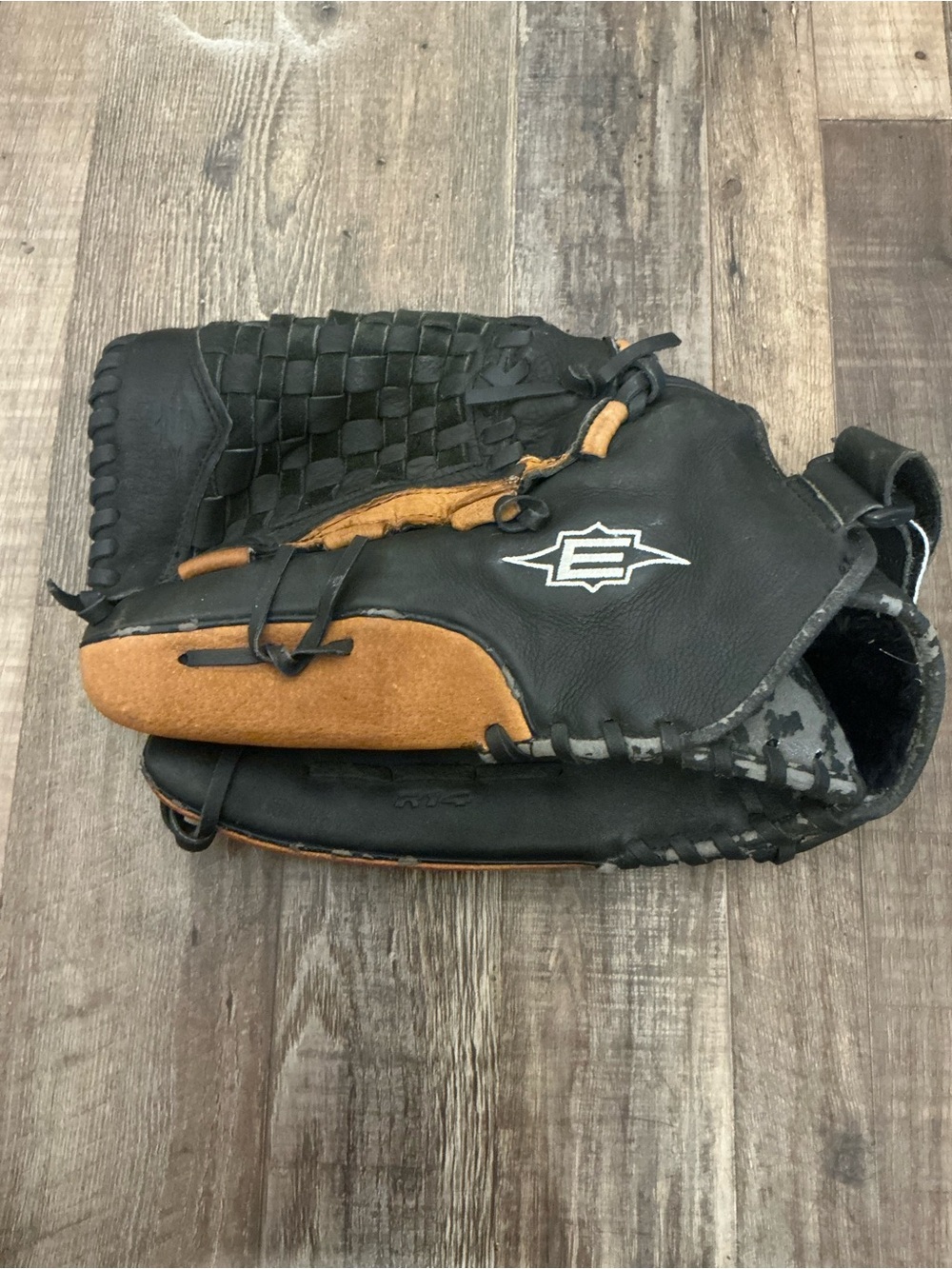 Easton R14 Baseball Glove 14”Left Hand Throw red line
